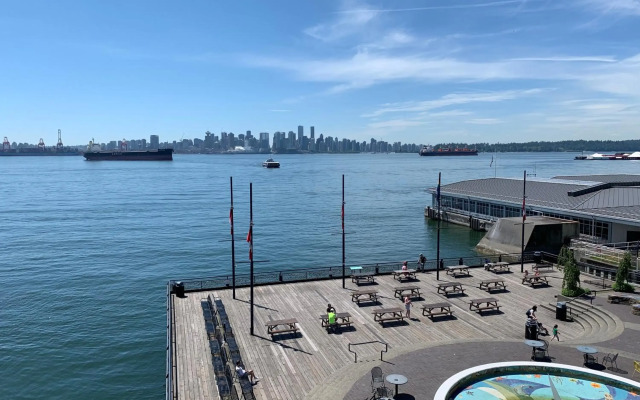 Lonsdale Quay Hotel