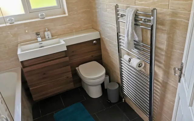 3bed Full House - Free Parking - Family Friendly!