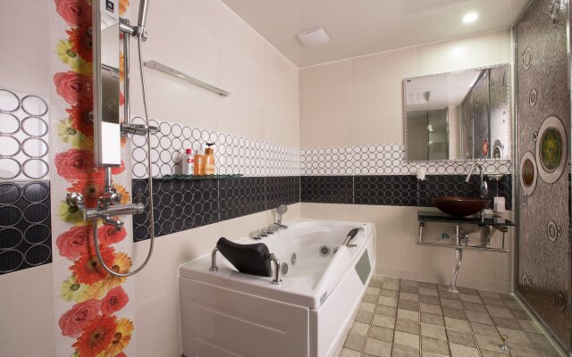 MJ Hotel