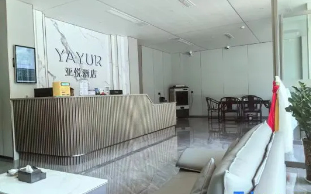 Yayue Hotel (Ganzi Batang Taoyuan Road)
