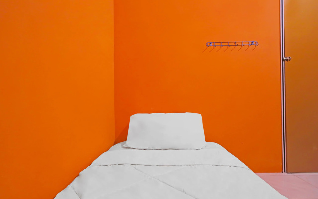 SPOT ON 92569 Anto Homestay SyariahNearPelabuhan Feri Harbor Bay – Guest Rooms – Batam