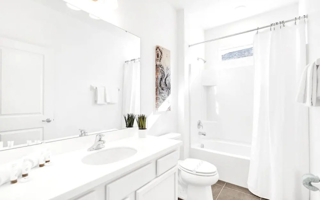 UpstaySleeps20ThemeRoomsPoolHotTubTheatr