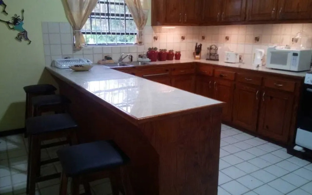 Caye Manje Holiday Lodge