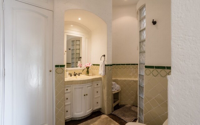 Panoramic Paradise 3BR Overlooking SMA