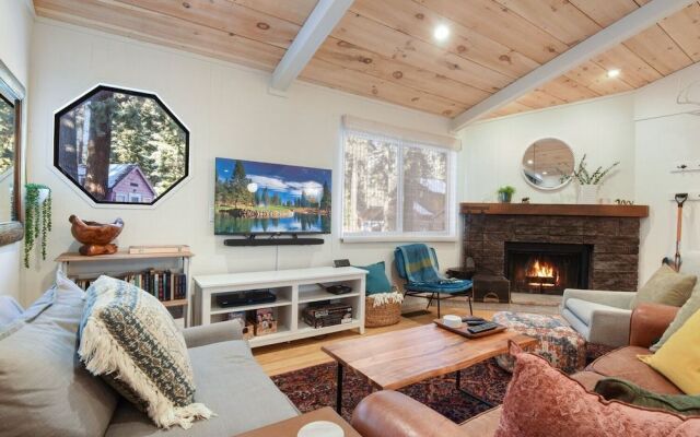 Pino Point Steps to Tahoe Beaches