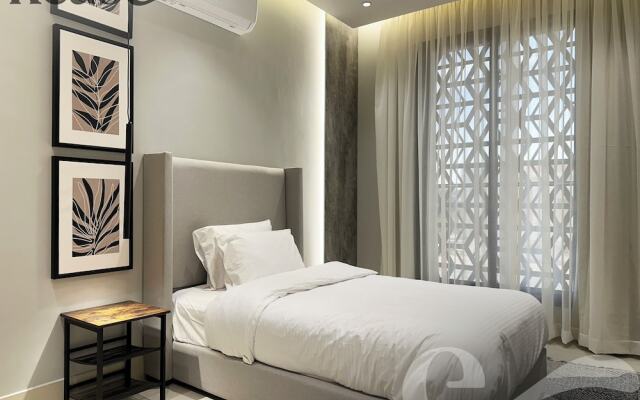 Tawun B3-11 Royal touch Balcony AZ24