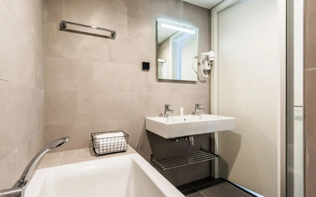 YAYS Amsterdam East by Numa