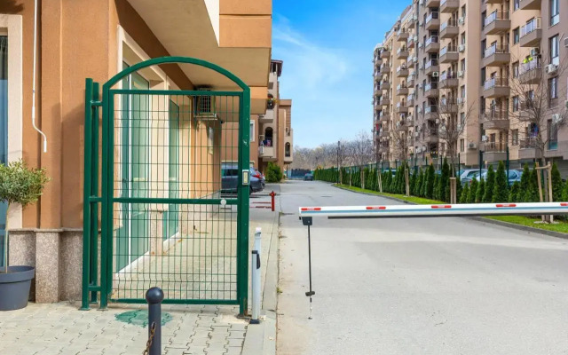 Bright & Cozy 1BD Flat with a Charming Terrace