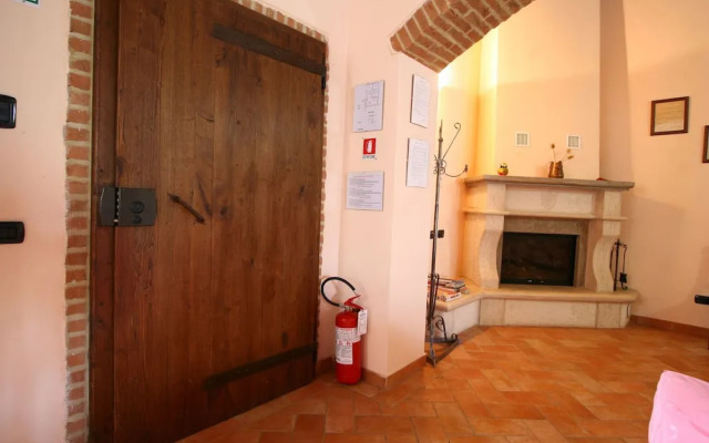 Farmhouse in Asciano With Pool & BBQ