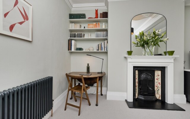 Perfect Pied-a-terre in Clapham by Underthedoormat