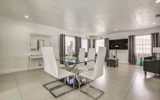 Sun-soaked Home w/ Pool in Lauderdale Lakes!