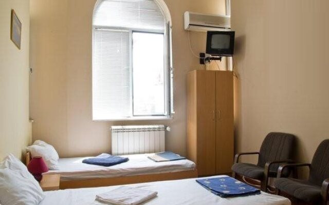 Ivani Hostel and B&B
