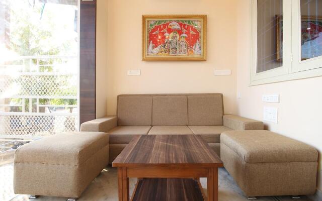 OYO 37188 Aishwarya Inn