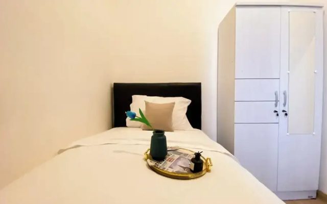 Spacious and Good Location 3BR at Sky House BSD Apartment