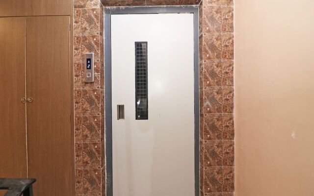 SilverKey Executive Stays 37812 Royal Crown Airport