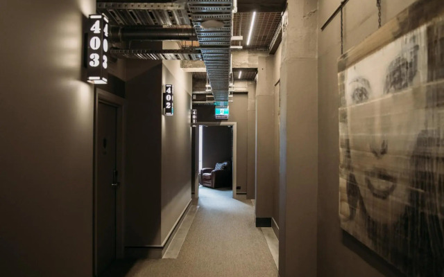 King and Queen Hotel Suites