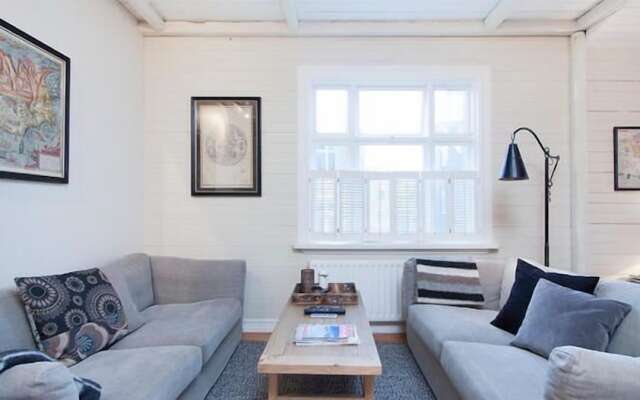 Thomsen Apartments