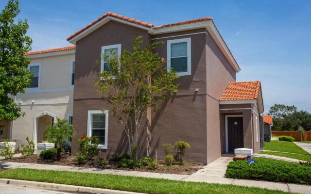 Four Bedrooms Townhouse 4563