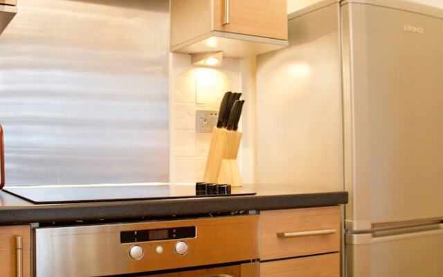 2 Bedroom Apartment In Granton Area