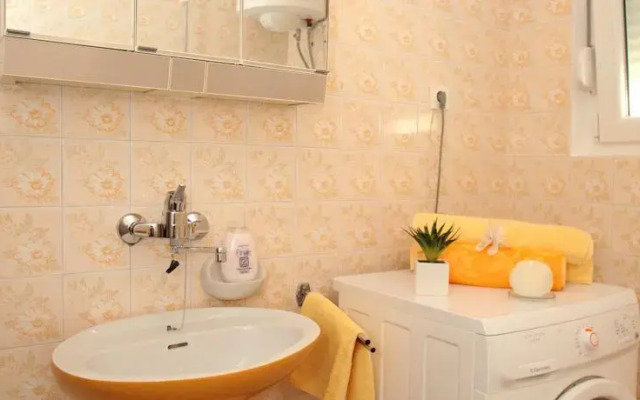 Apartment Tinel