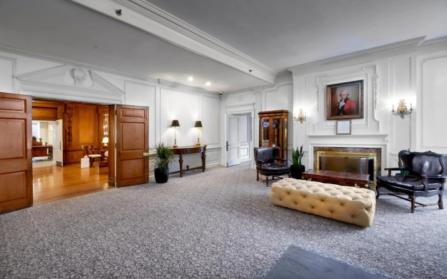Tarrytown House Estate