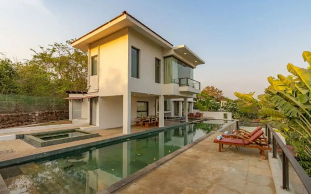 Cliffhouse by Hireavilla -5br w Pvt Pool in Saipem