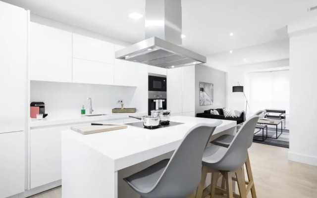 Velazquez Apartments by FlatSweetHome