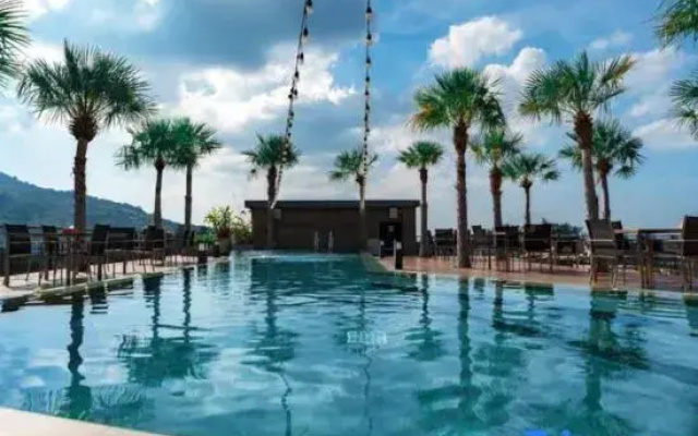 Kamala 1 Bdr 3 pools 500 m to the beach