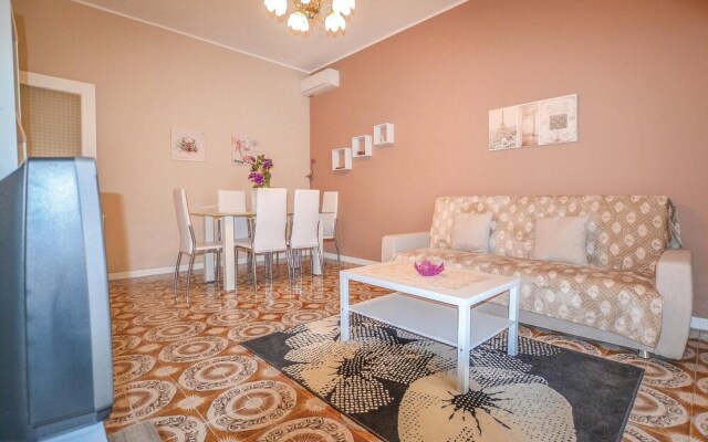 Amazing Home in Giarre With Wifi and 3 Bedrooms