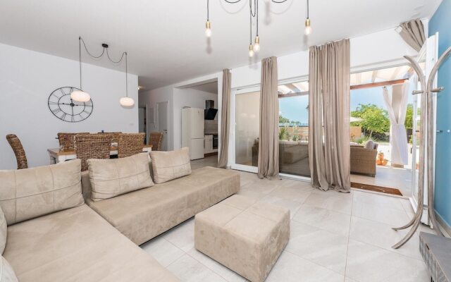 Stunning Home in Jadrija With Jacuzzi, Wifi and 2 Bedrooms