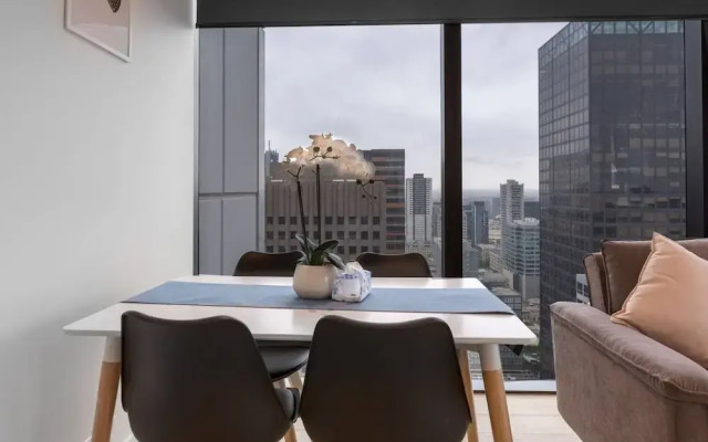 Luxury 2bed2bath apt in the Heart of Mel@collins