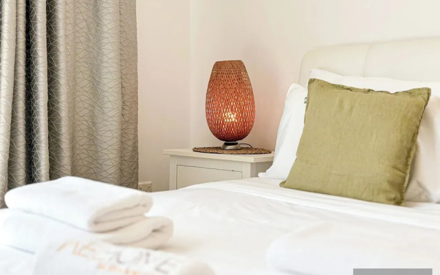 WelHome - Stylish Breathtaking 2BR Apartment in Marina