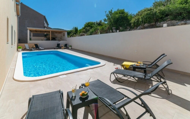 Lux 2 - Heated Pool - A3
