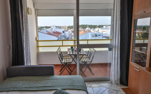 Apartment with balcony, airco & 3 min. from beach