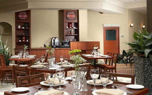 Four Points by Sheraton Edmonton South