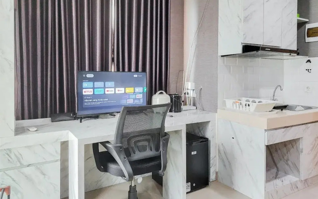 Comfy And Modern Studio Apartment At B Residence