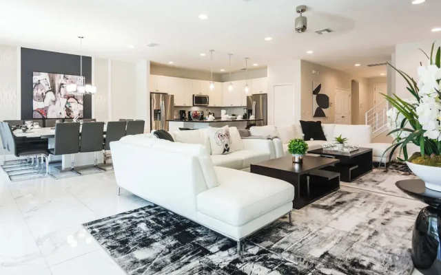 Relax in Style: Elegant Vacation Home in Orlando