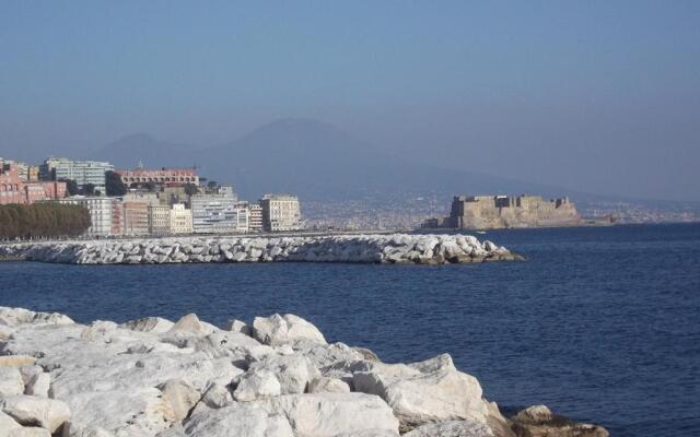 Monolocale fronte strada Napoli centro storico