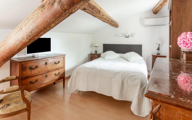 Tranquil holiday home in Cébazan with private pool