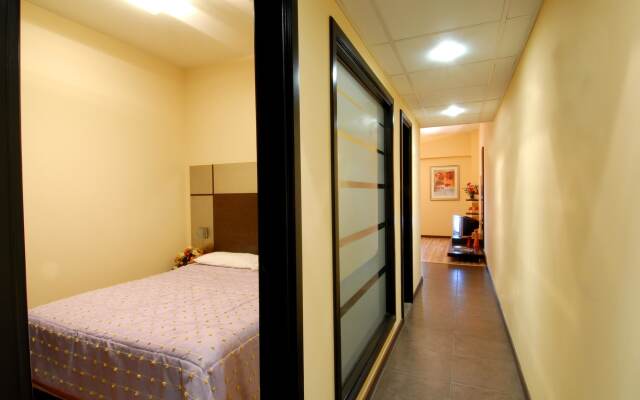 Suite Hotel Chrome