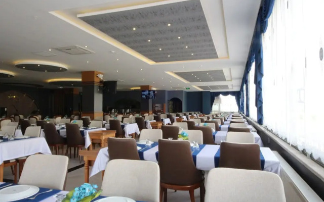 Golden Rose Deluxe Hotel