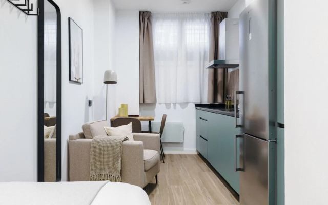 limehome Piraeus Iris