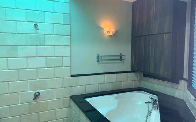 Alpine LXPD Water Chalet