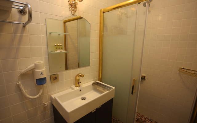 Laleli Blue Marmaray Hotel
