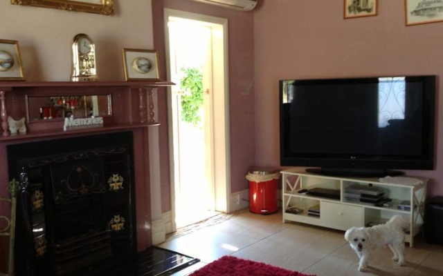 Must Love Dogs B&B & Self Contained Cottage – Guest Rooms – Rutherglen