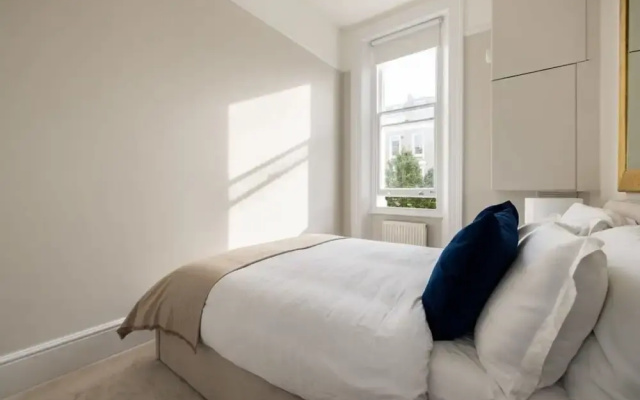 Chic Sunlit Earls Court Flat