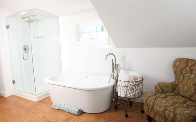 The Deacon & James Pharmacy B&B