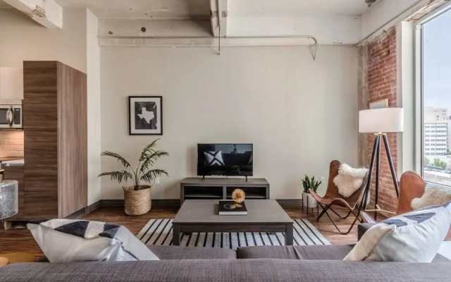 Visit Dallas From A Spacious 2-Bdrm Loft!