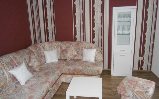 Charming Apartment in Wischuer with Private Terrace