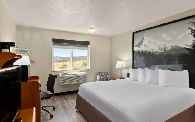 Super 8 by Wyndham Roseburg